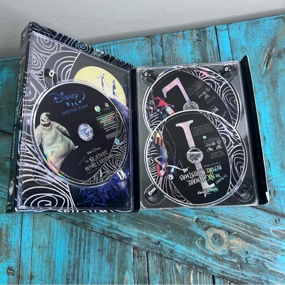 The Nightmare Before Christmas 2 Disc Collectors Edition - Picture 2 of 4